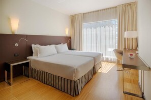 Hochwertige Bettwaren, Minibar, Zimmersafe, Schreibtisch