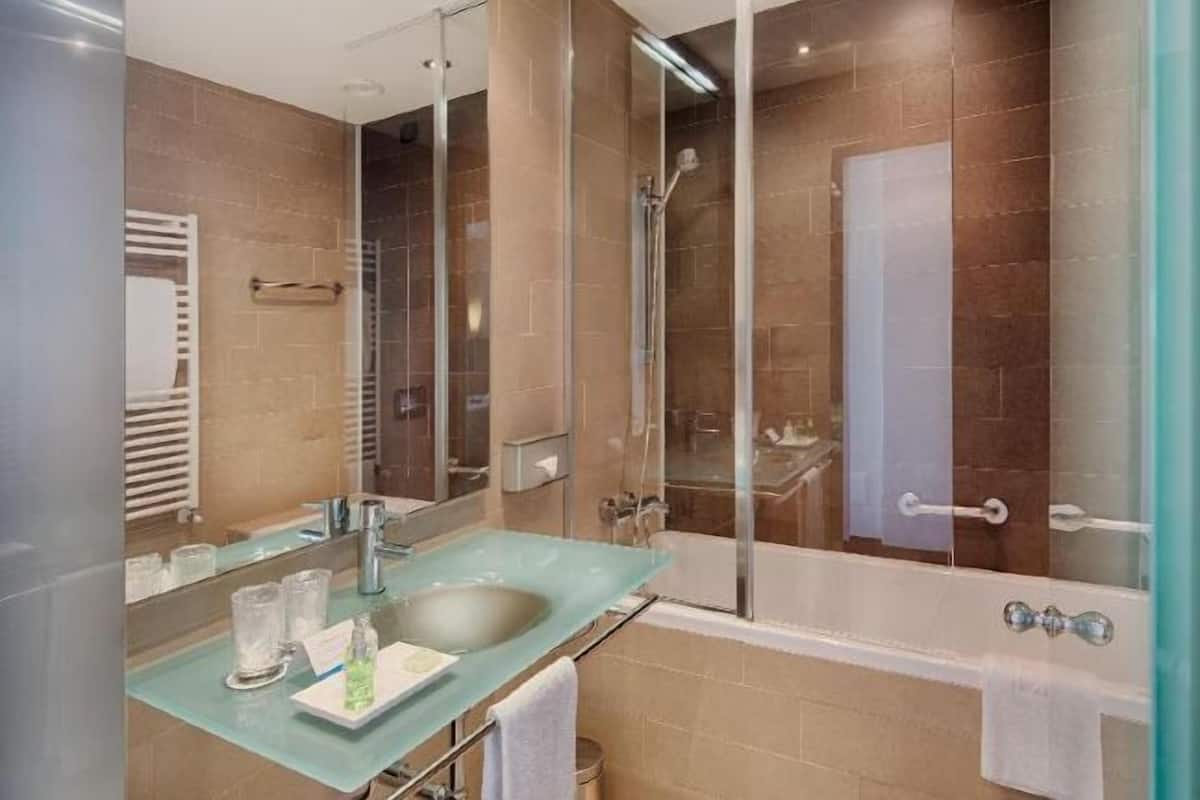 Miljøvennlige toalettsaker, hårføner, bidé og håndklær