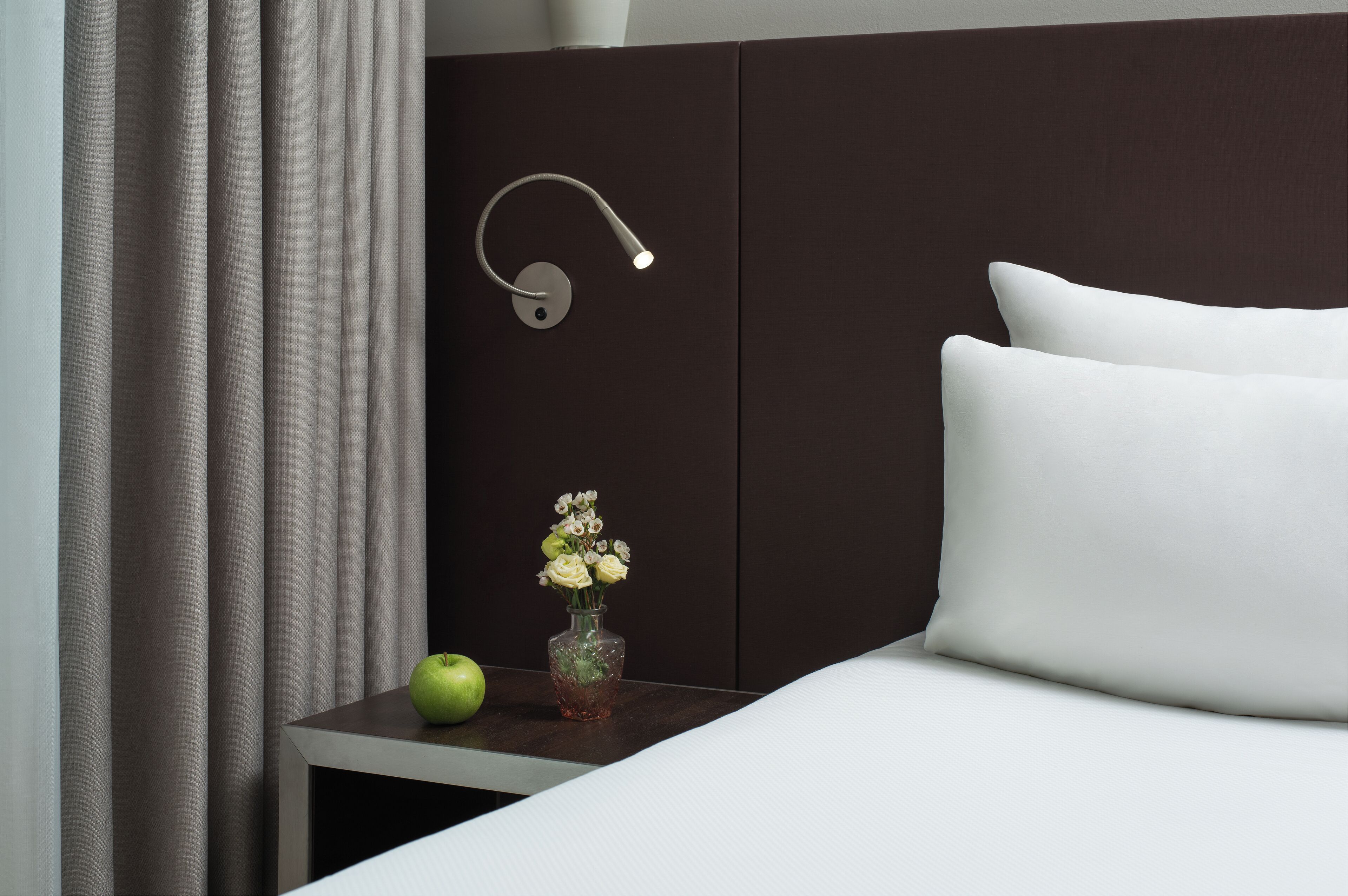 standard single room | premium bedding, minibar, in-room safe, desk
