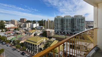 Habitación superior con 2 camas individuales, 2 camas individuales | Balcón