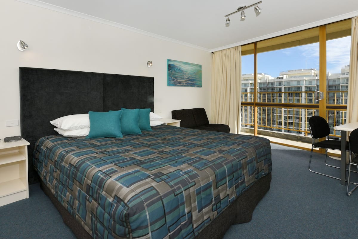 Room, Accessible | Minibar, desk, blackout drapes, iron/ironing board
