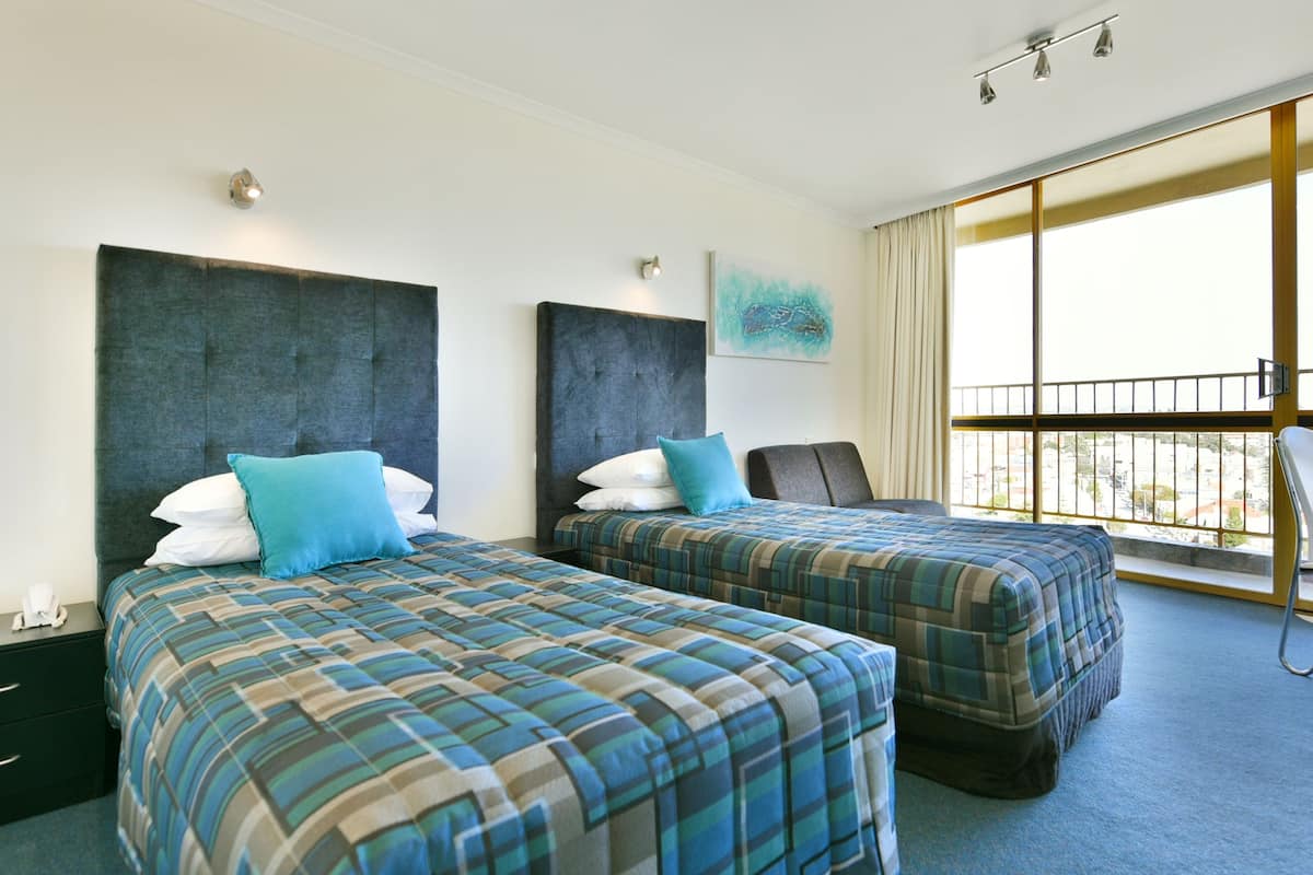 Superior Twin Room, 2 Twin Beds, Accessible | Minibar, desk, blackout drapes, iron/ironing board