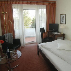 In-room safe, desk, iron/ironing board