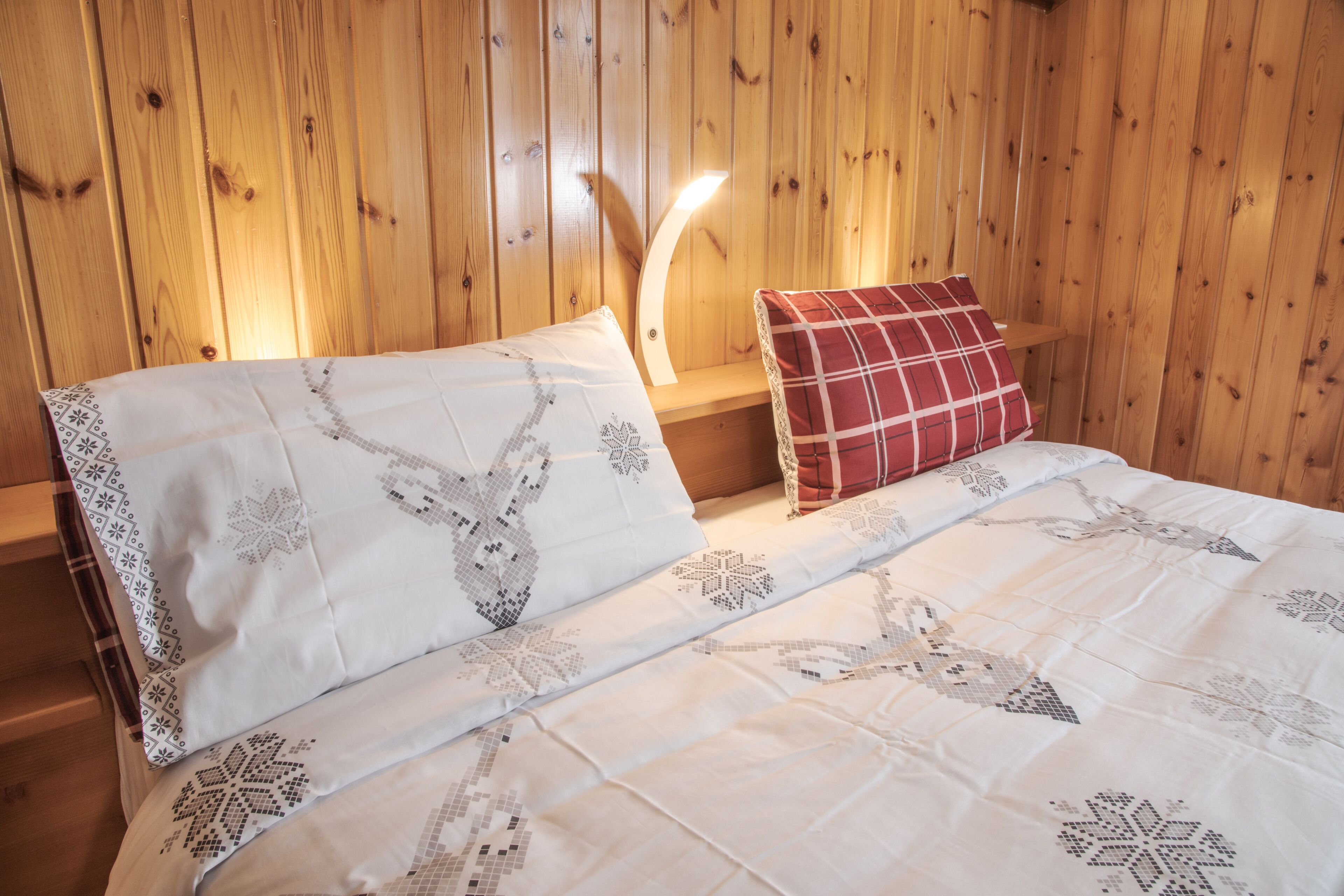 Camera Comfort con letto matrimoniale o 2 letti singoli | Copriletto in piuma, una cassaforte in camera, una scrivania