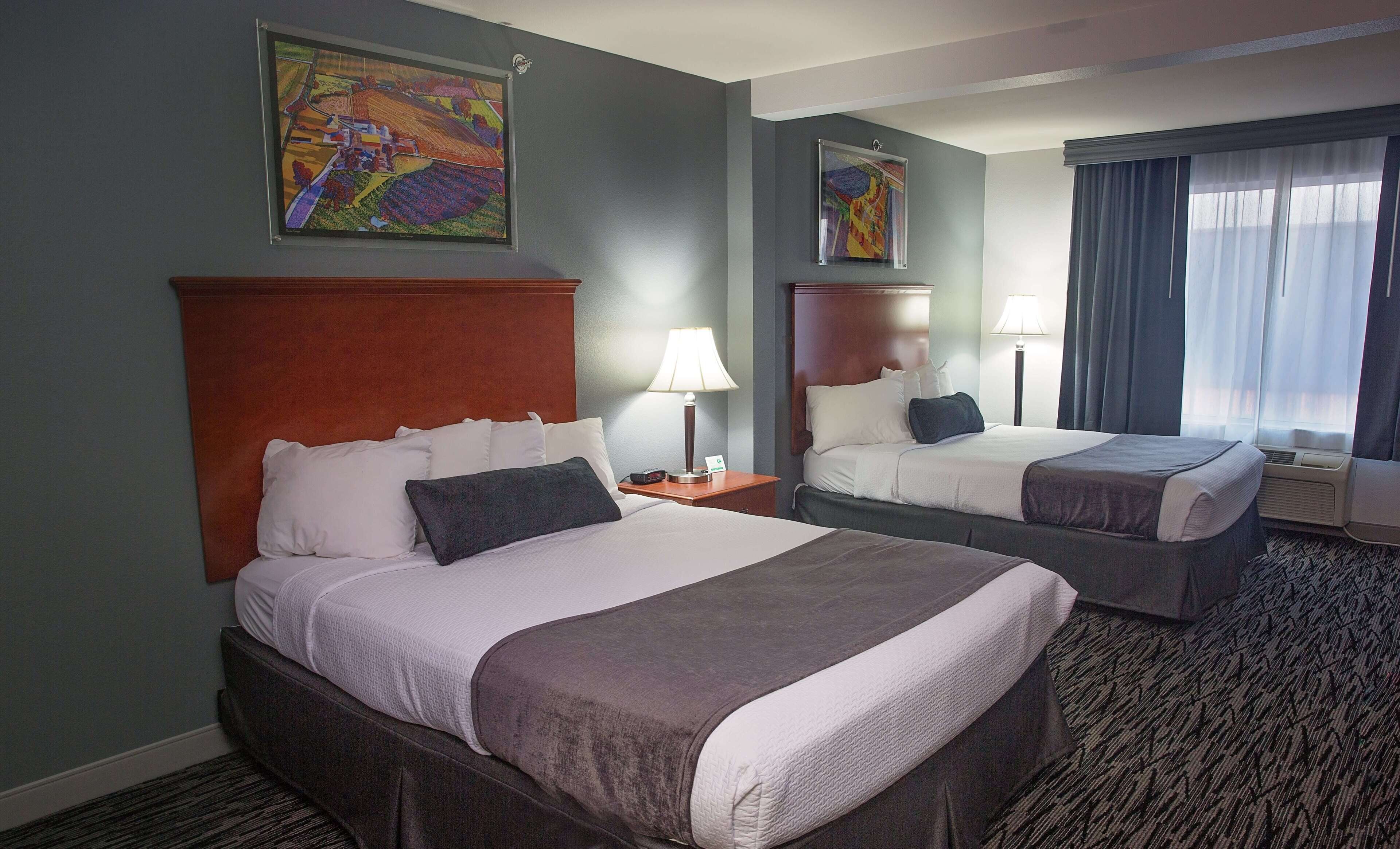Premium bedding, in-room safe, individually decorated