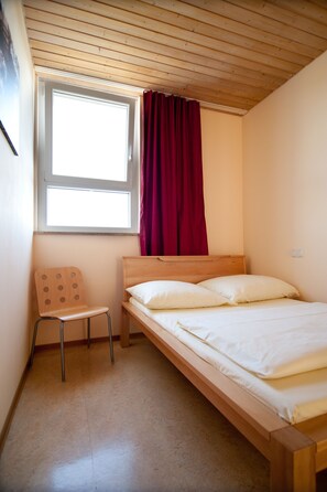 Single Room with Double Bed (private bathroom)