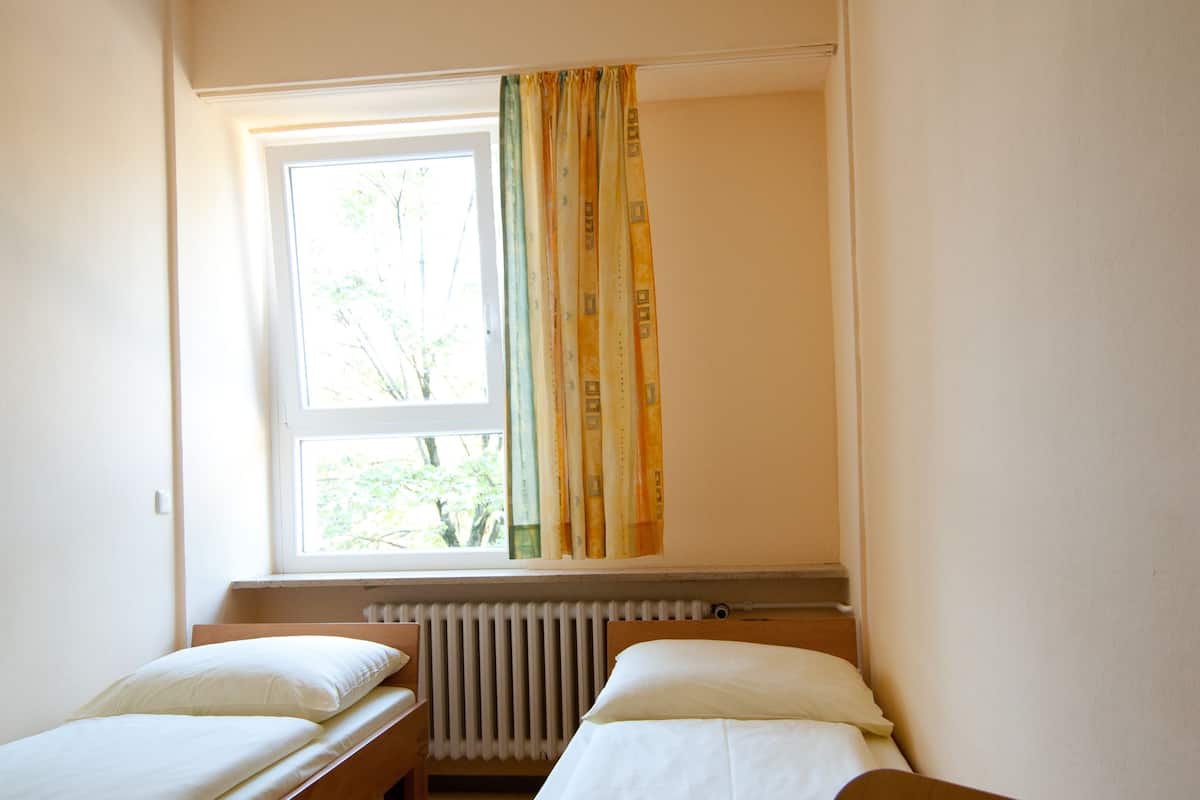 Zweibettzimmer mit Gemeinschaftsbad