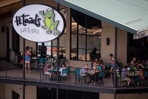 2 restaurantes; se sirve desayuno, almuerzo y cena; cocina caribeña