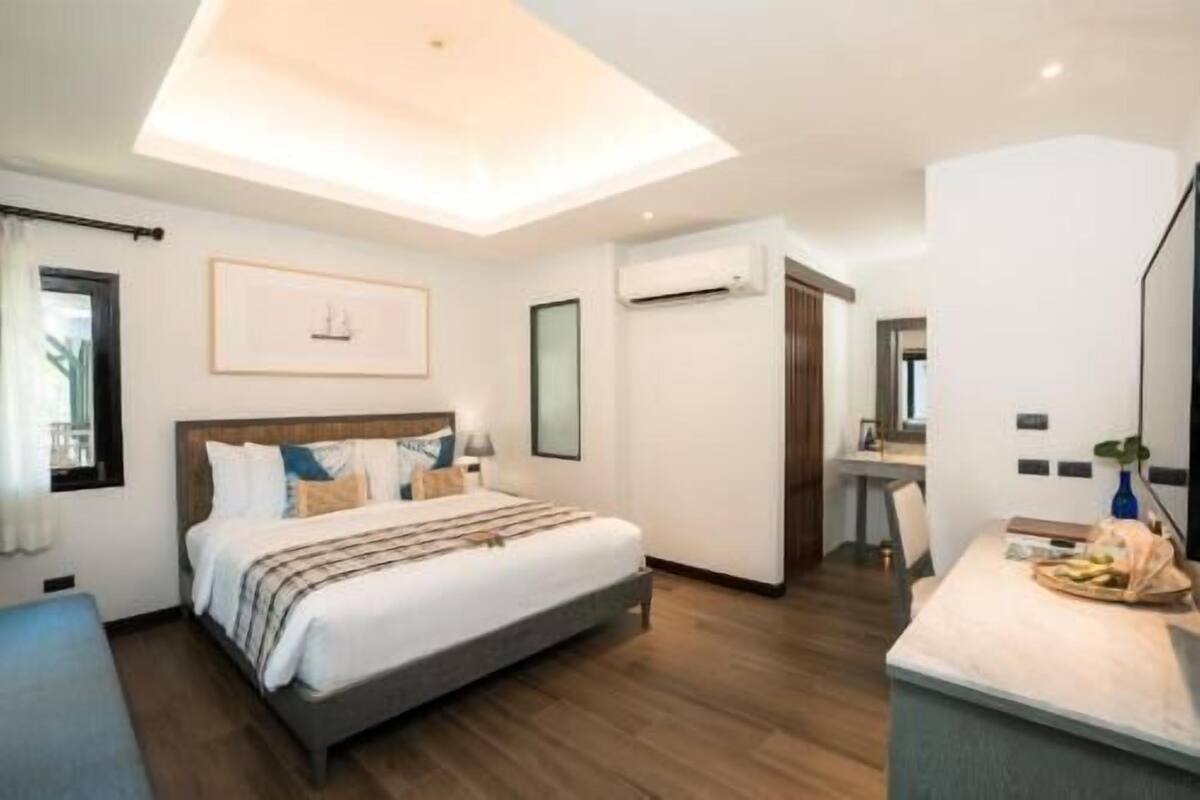 Minibar, caja fuerte, escritorio y espacio para trabajar con un portátil