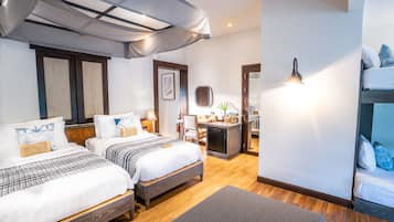 Family Suite | 1 ๊ฐ์ ์นจ์ค, ๋ฏธ๋๋ฐ, ๊ฐ์ค ๋ด ๊ธ๊ณ , ์ฑ
์