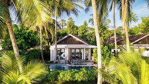 Minibar, in-room safe, desk, laptop workspace - NH Collection Samui Peace Resort (Koh Samui)