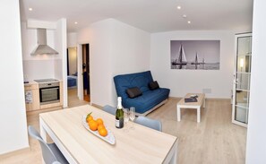 TV, DVD player - Apartamentos Maribel (Ciutadella de Menorca)