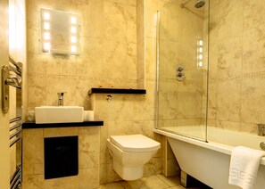 Bathtub, free toiletries, towels