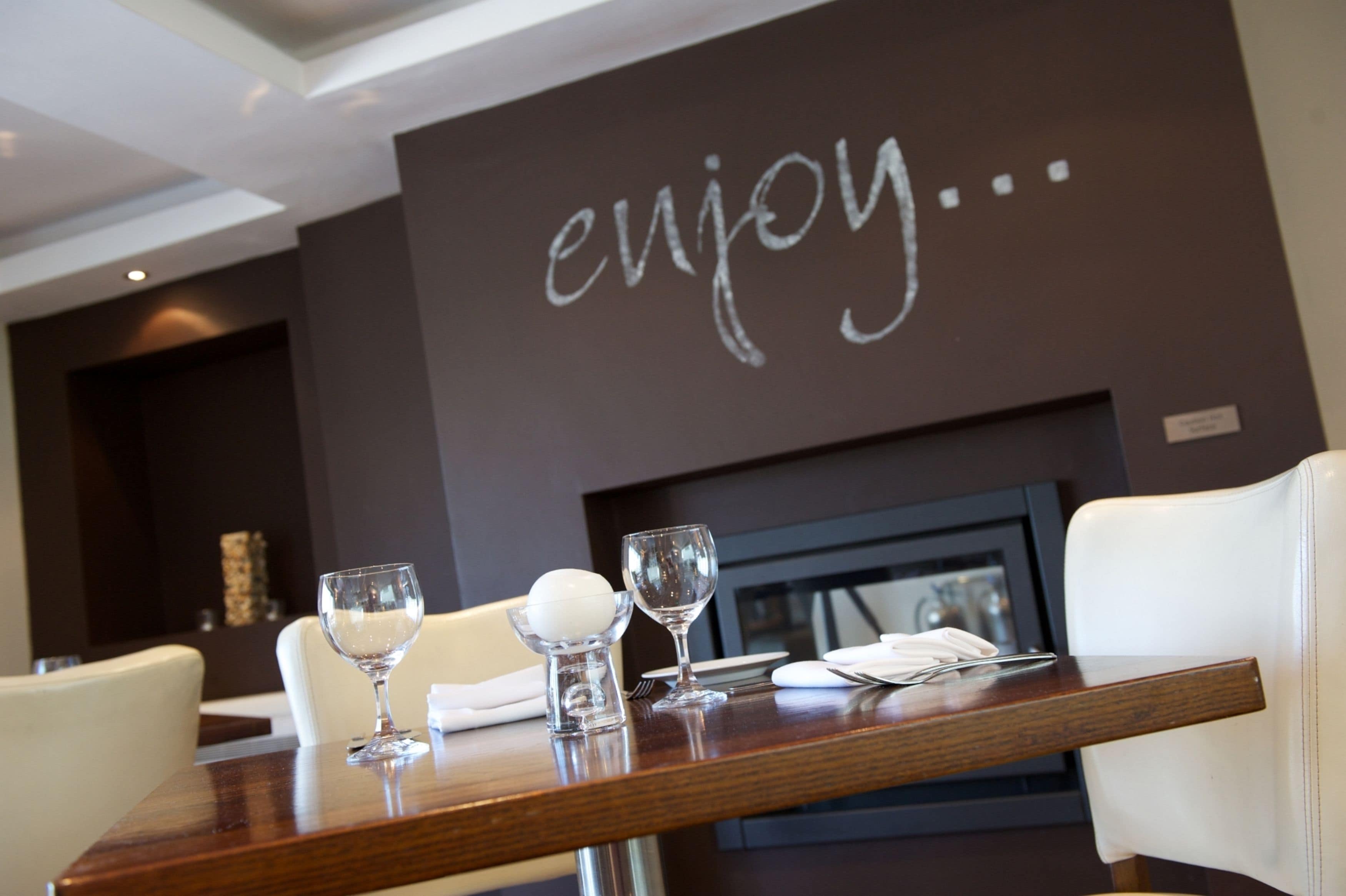 Phục vụ bữa sáng, bữa tối, món ăn Anh, nhìn ra vườn 