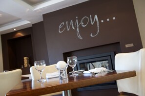 Breakfast, dinner served; British cuisine, garden views 