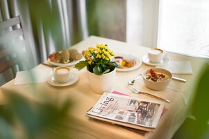 Se ofrece un desayuno bufé todos los días (por un coste adicional)