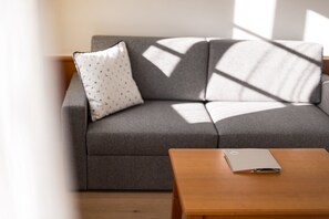 Dobbelt- eller tomannsrom – standard | Minibar, safe på rommet, skrivebord og skrivebord for bærbar PC