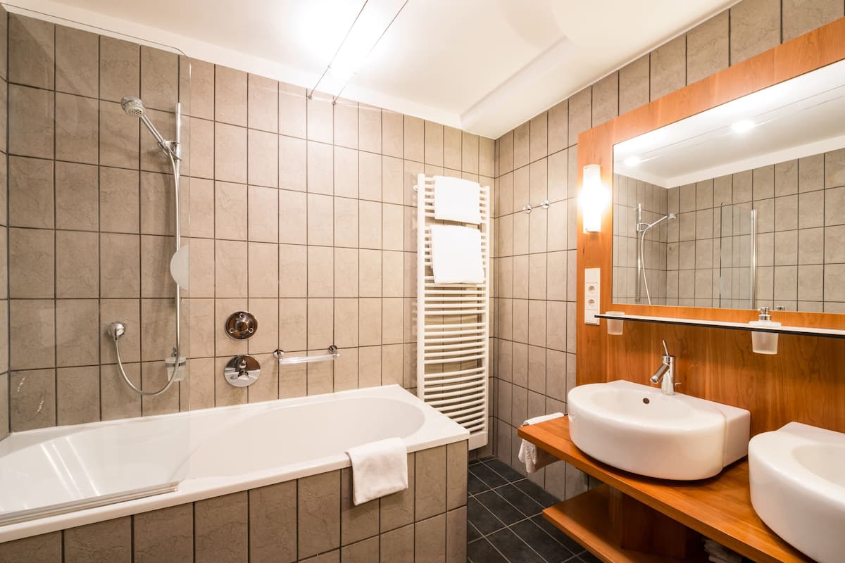 minibar, in-room safe, desk, laptop workspace