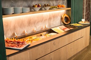 Desayuno buffet todos los días (con cargo) 