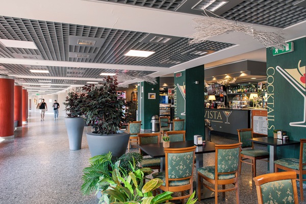 Lobby lounge