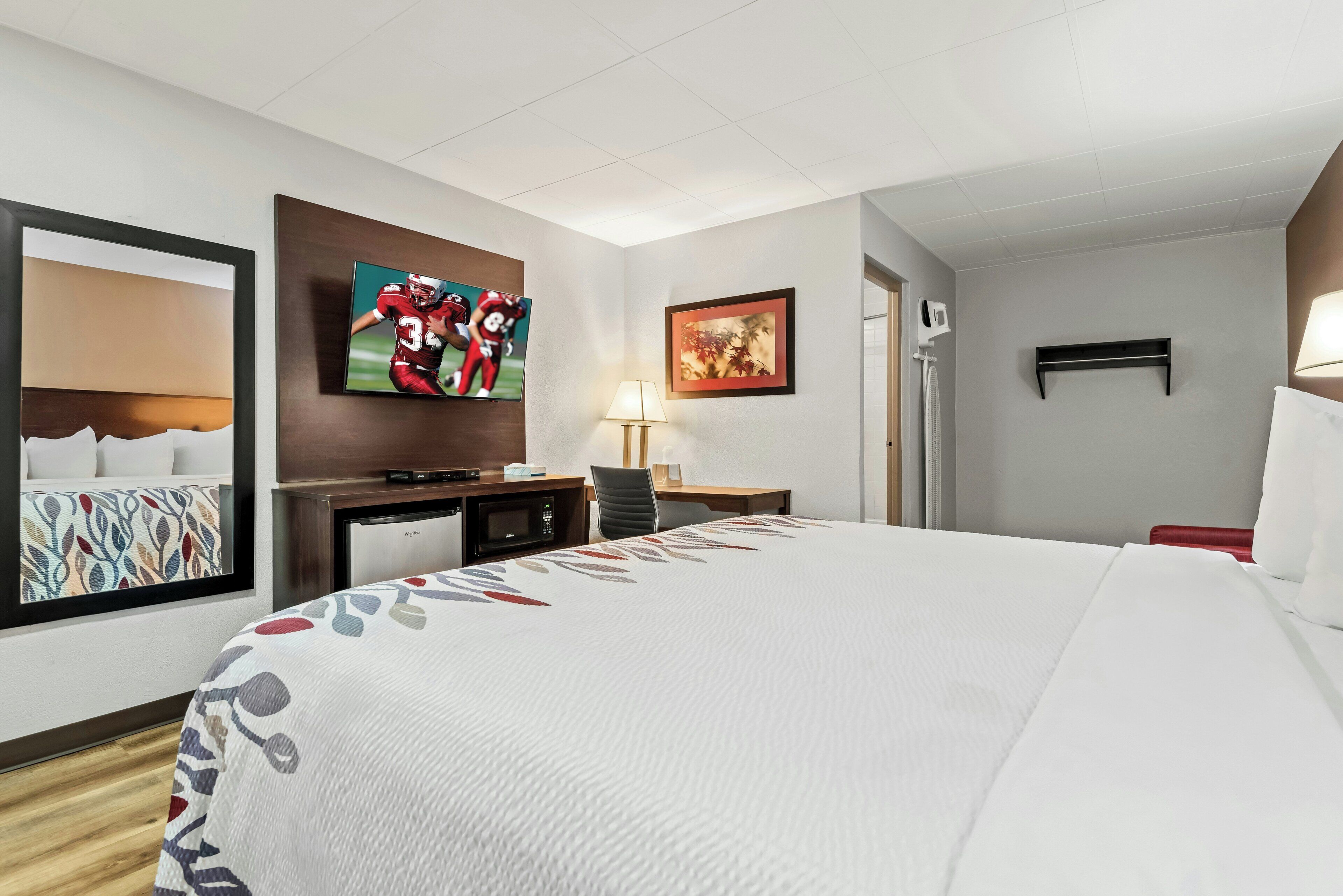 Superior Room, 1 King Bed, Non Smoking | Desk, cribs (free), rollaway beds (surcharge), WiFi (free)