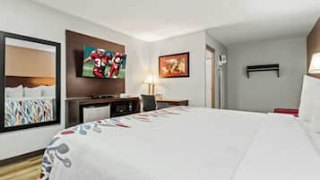 Superior Room, 1 King Bed, Non Smoking | Desk, cribs (free), rollaway beds (surcharge), WiFi (free)