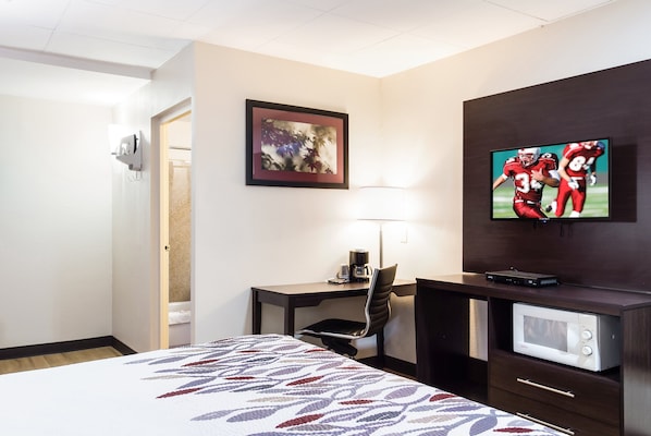 Deluxe Room, 1 King Bed, Non Smoking | Desk, free cribs/infant beds, rollaway beds, free WiFi