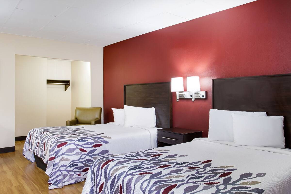 Desk, cribs (free), rollaway beds (surcharge), WiFi (free)