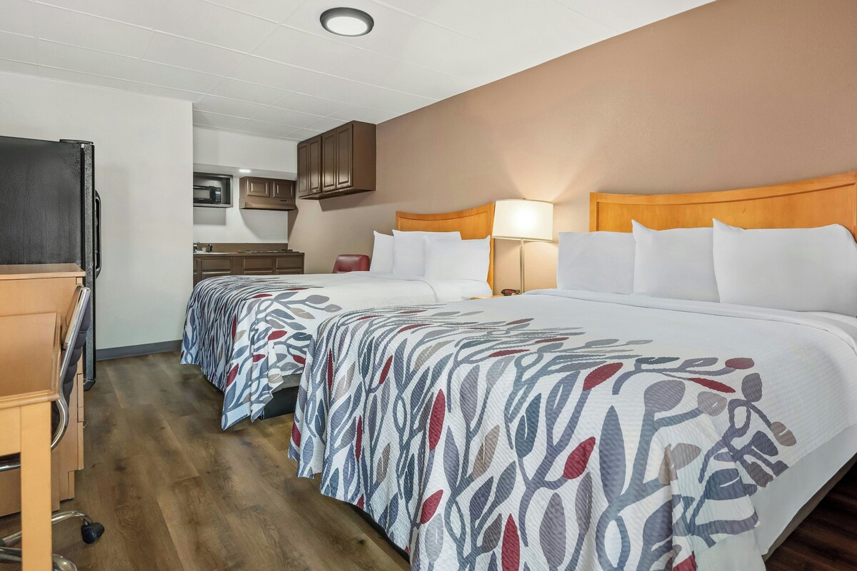 Deluxe Room, 2 Queen Beds, Non Smoking, Kitchenette | Desk, cribs (free), rollaway beds (surcharge), WiFi (free)