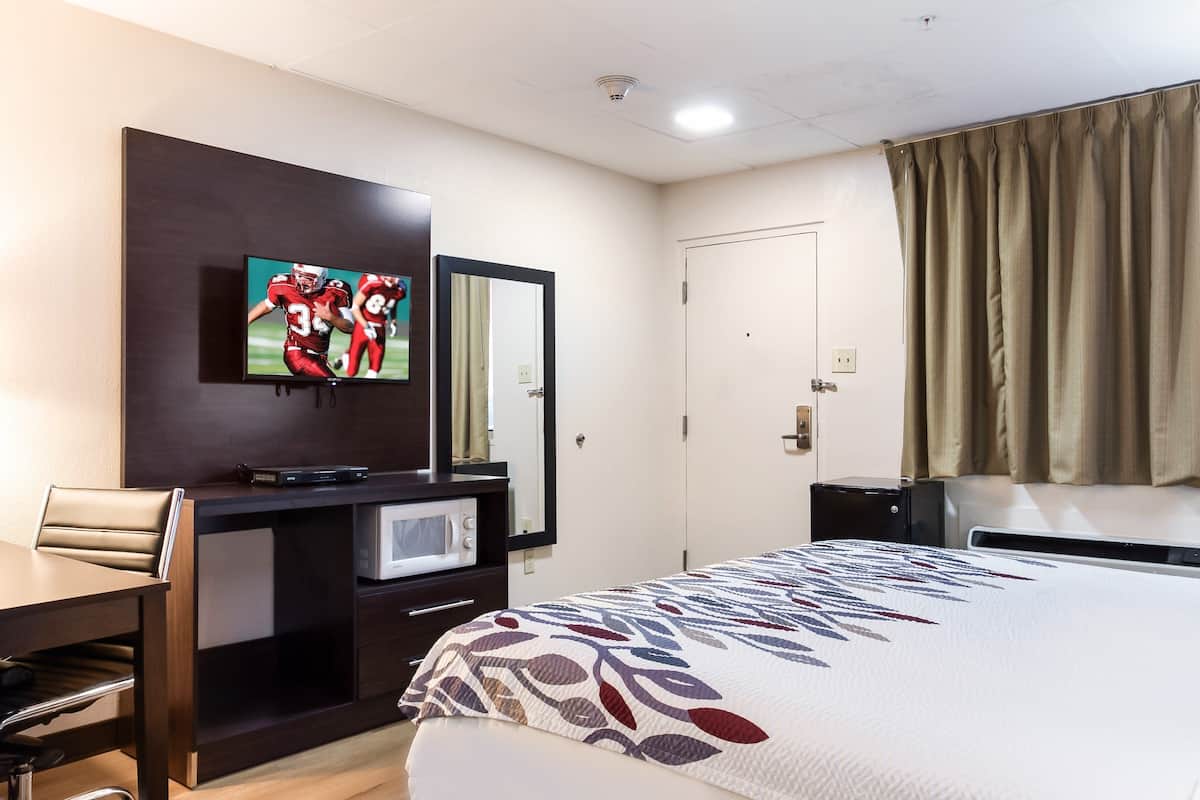 Desk, cribs (free), rollaway beds (surcharge), WiFi (free)
