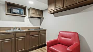 Deluxe Room, 2 Queen Beds, Non Smoking, Kitchenette | Private kitchenette
