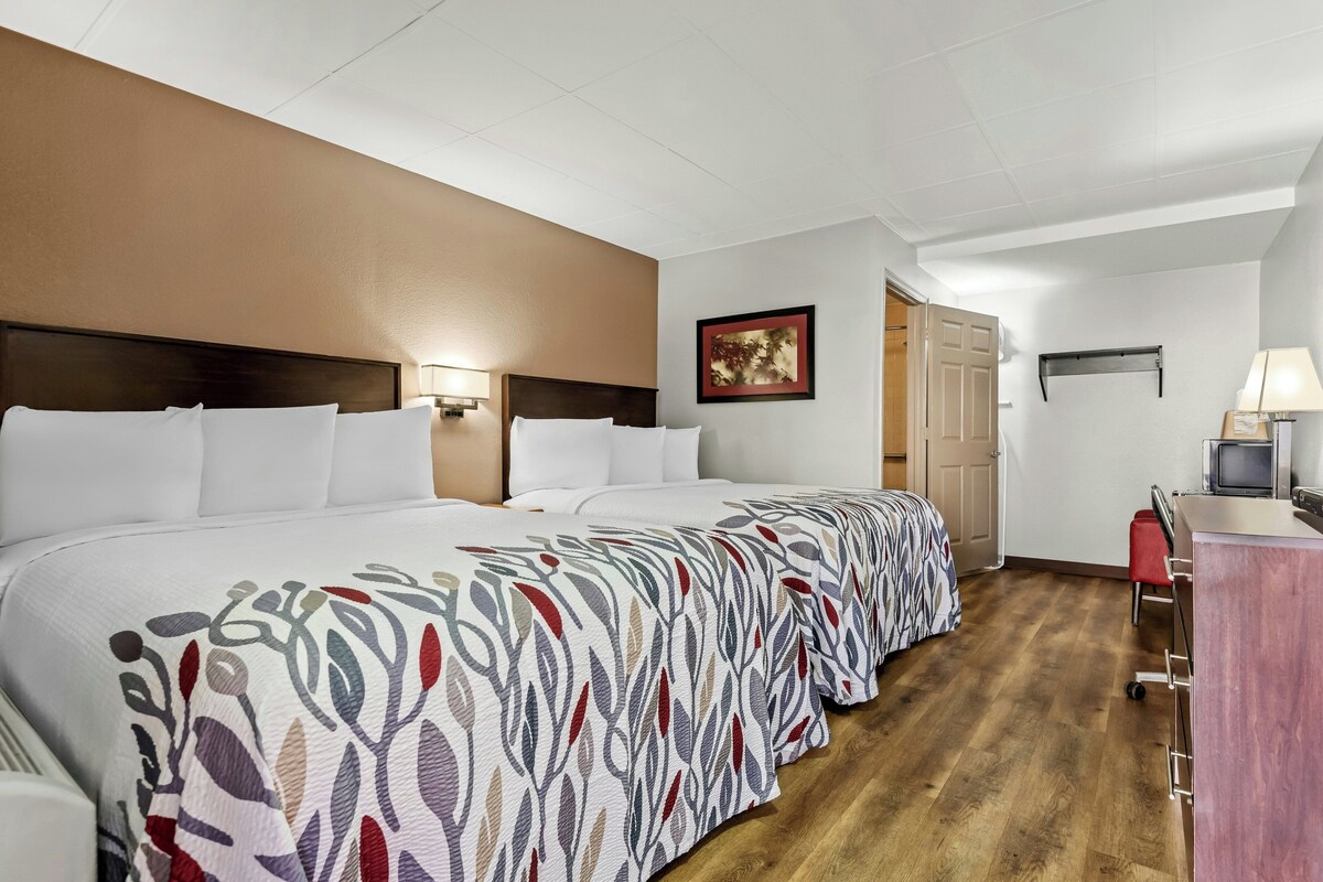 Deluxe Room, 2 Queen Beds, Accessible, Non Smoking | Desk, cribs (free), rollaway beds (surcharge), WiFi (free)