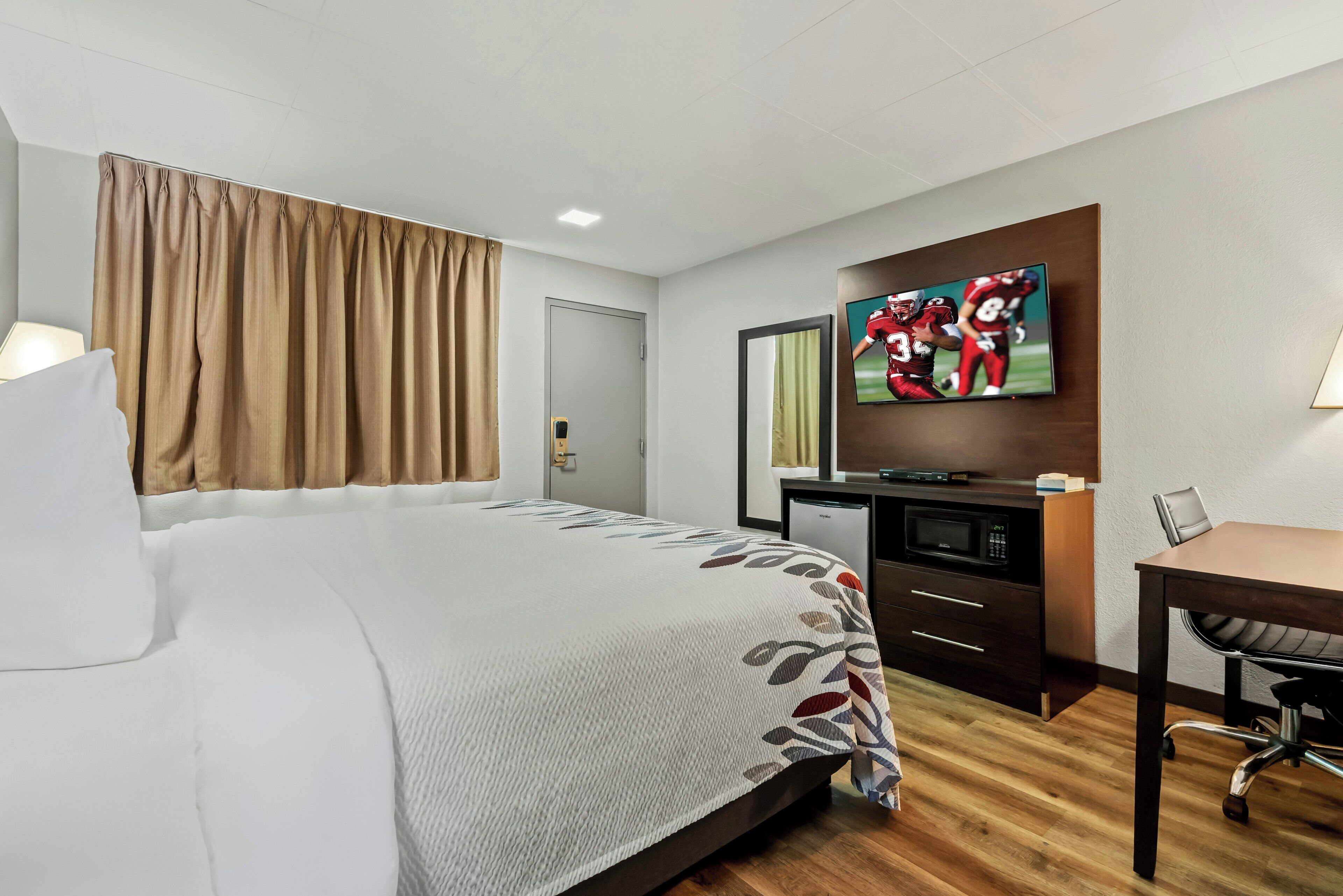Superior Room, 1 King Bed, Non Smoking | Desk, cribs (free), rollaway beds (surcharge), WiFi (free)