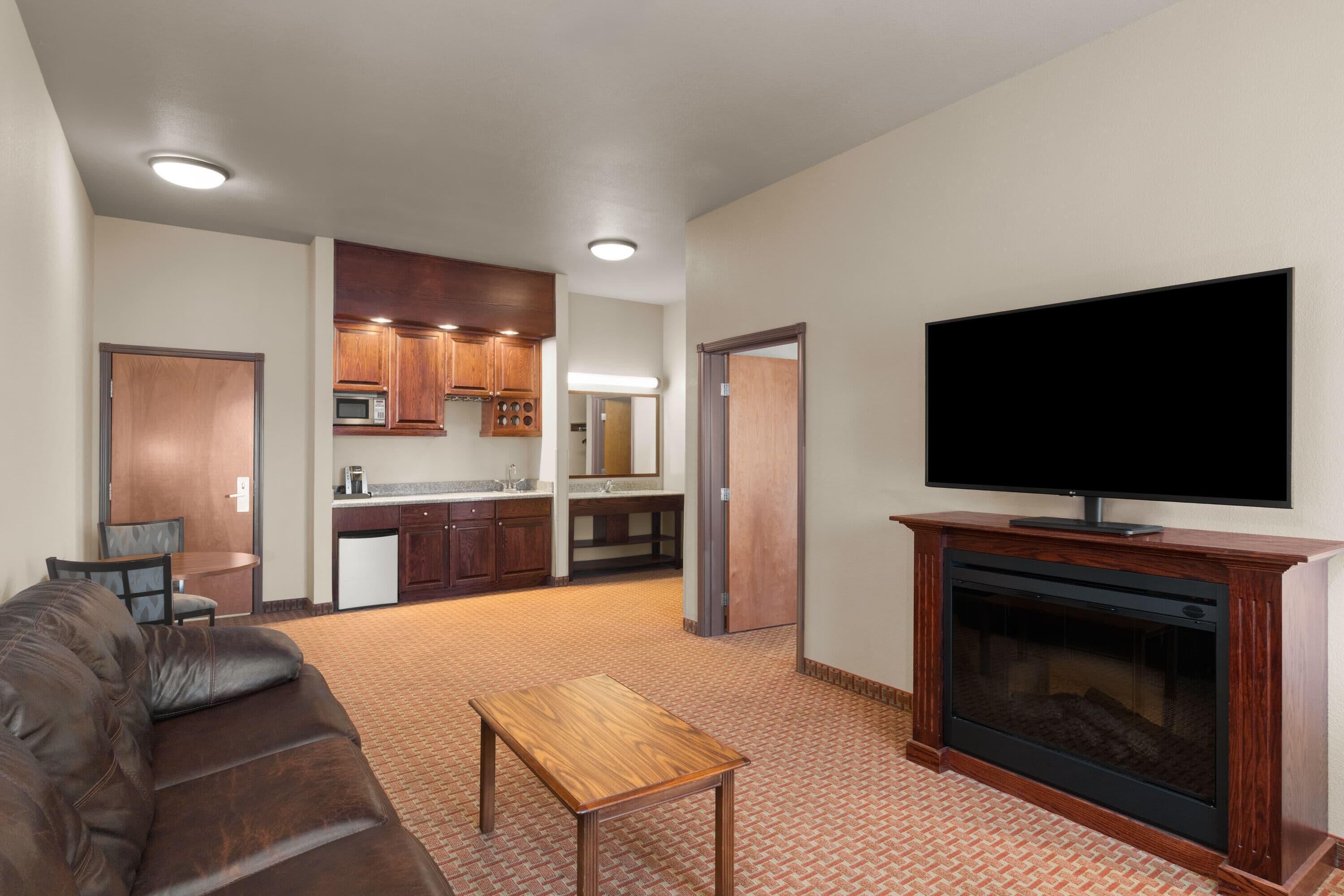 Superior Suite, 1 King Bed, Non Smoking | Jetted tub