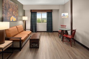 Luxury King Suite - Water Park Included | In-room safe, laptop workspace, free cribs/infant beds, Internet - Great Wolf Lodge Grand Mound (Centralia)