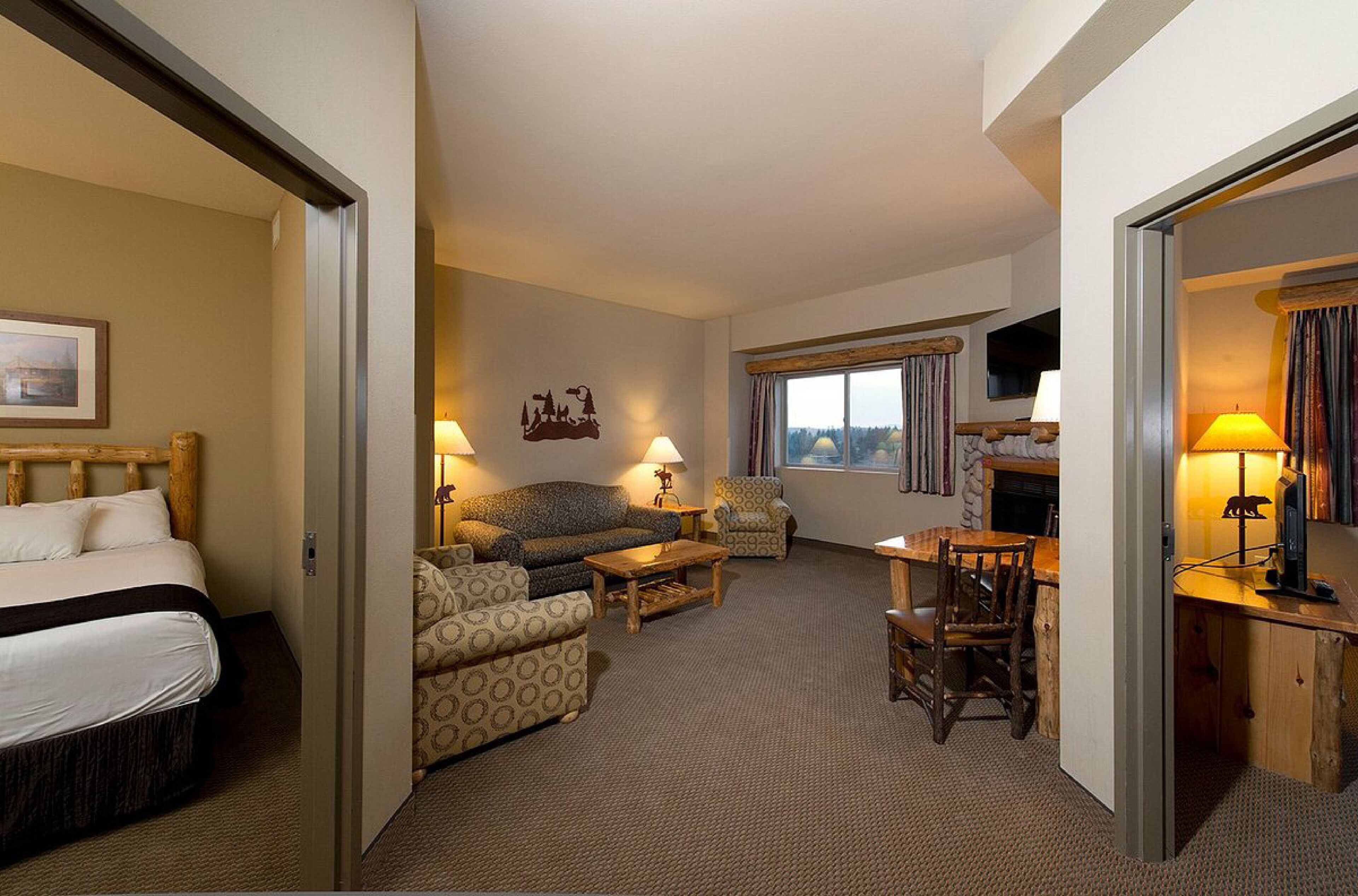 grizzly bear - water park included | in-room safe, laptop workspace, free cots/infant beds, internet