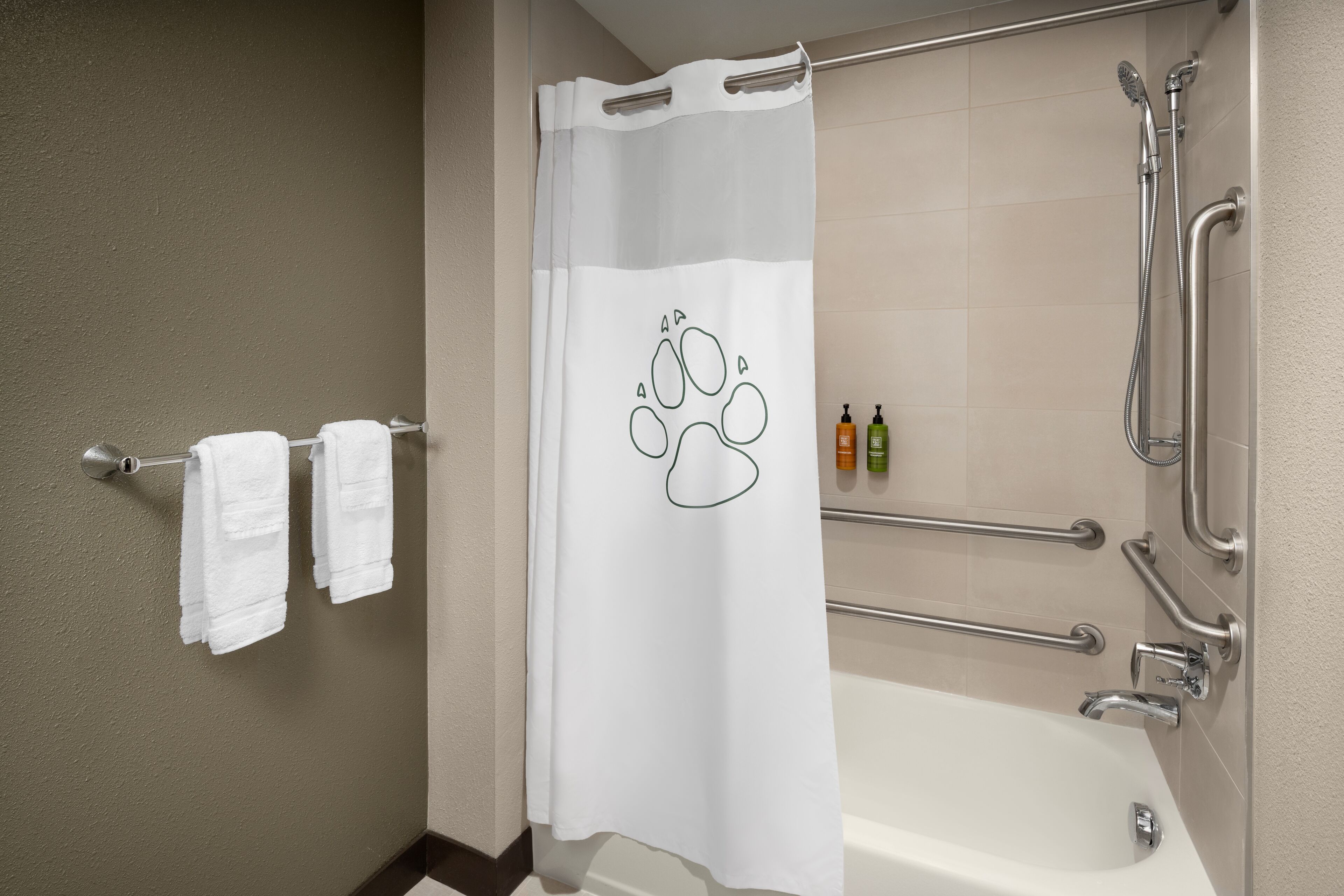 grizzly bear - water park included | bathroom | combined shower/bathtub, hair dryer, towels