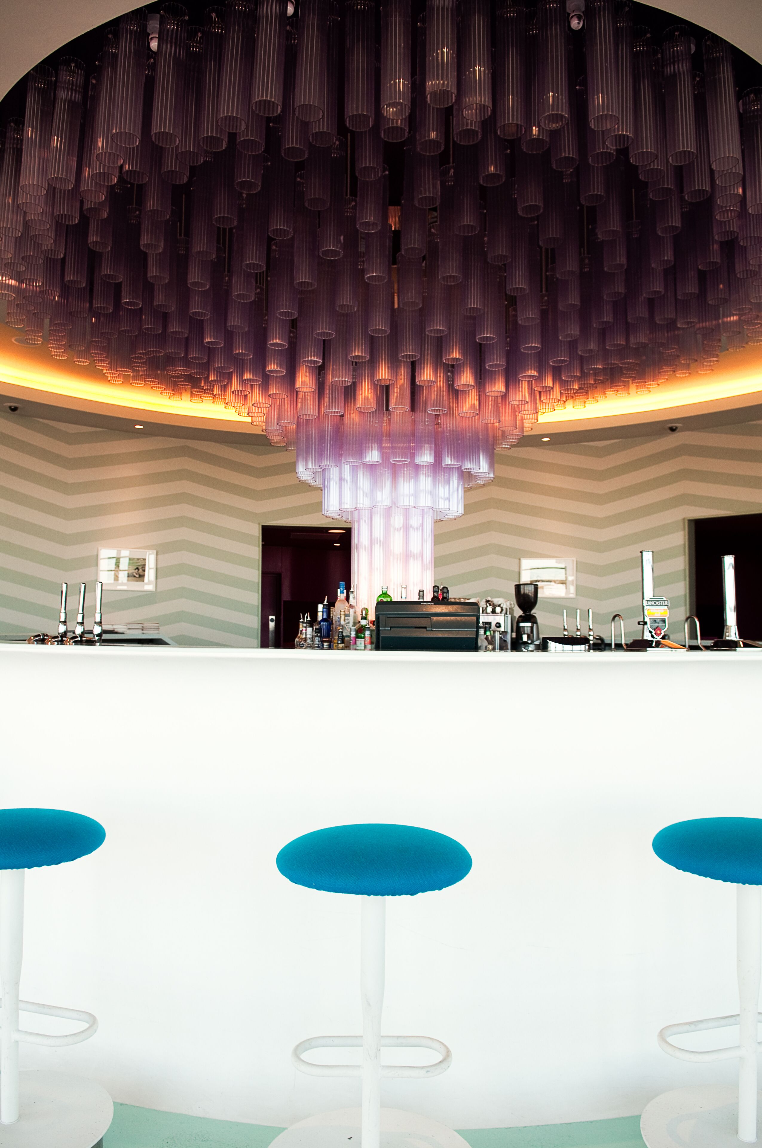 Bar (trong khuôn viên)