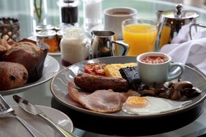 Daily cooked-to-order breakfast for a fee