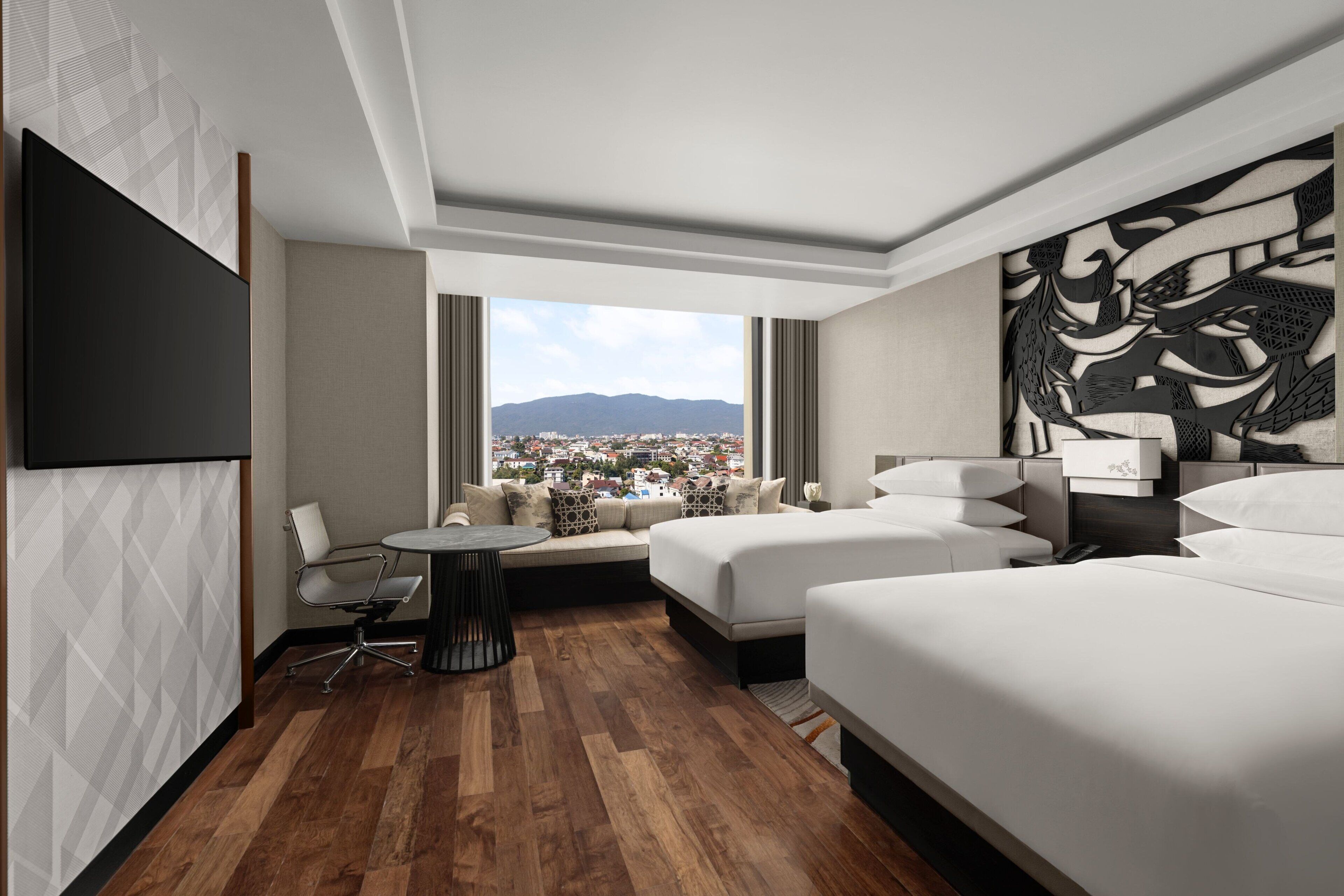 Suíte real, 2 quartos | Frigobar, cofres nos quartos, escrivaninha