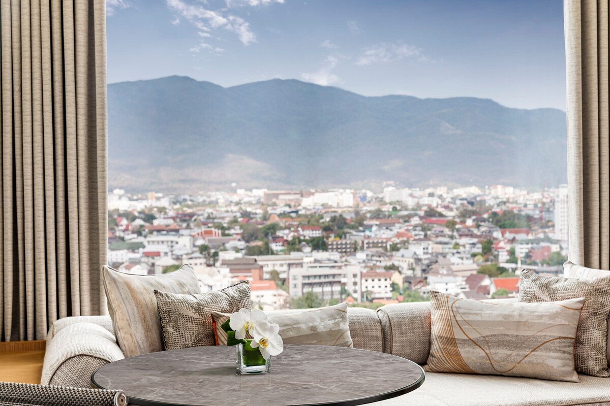 Infinity Pool with City View