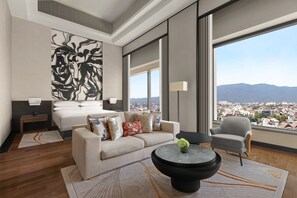 Suite – royal, 2 soverom | Minibar, safe på rommet, skrivebord og skrivebord for bærbar PC