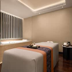 Couples treatment rooms, sauna, hot tub, body treatments, hydrotherapy