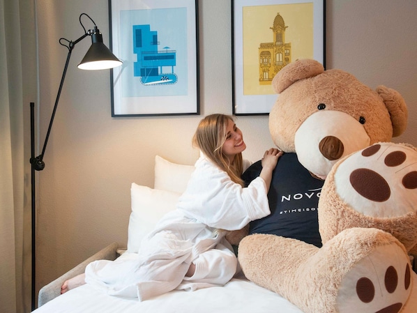 Roupas de cama premium, frigobar, cofres nos quartos, escrivaninha