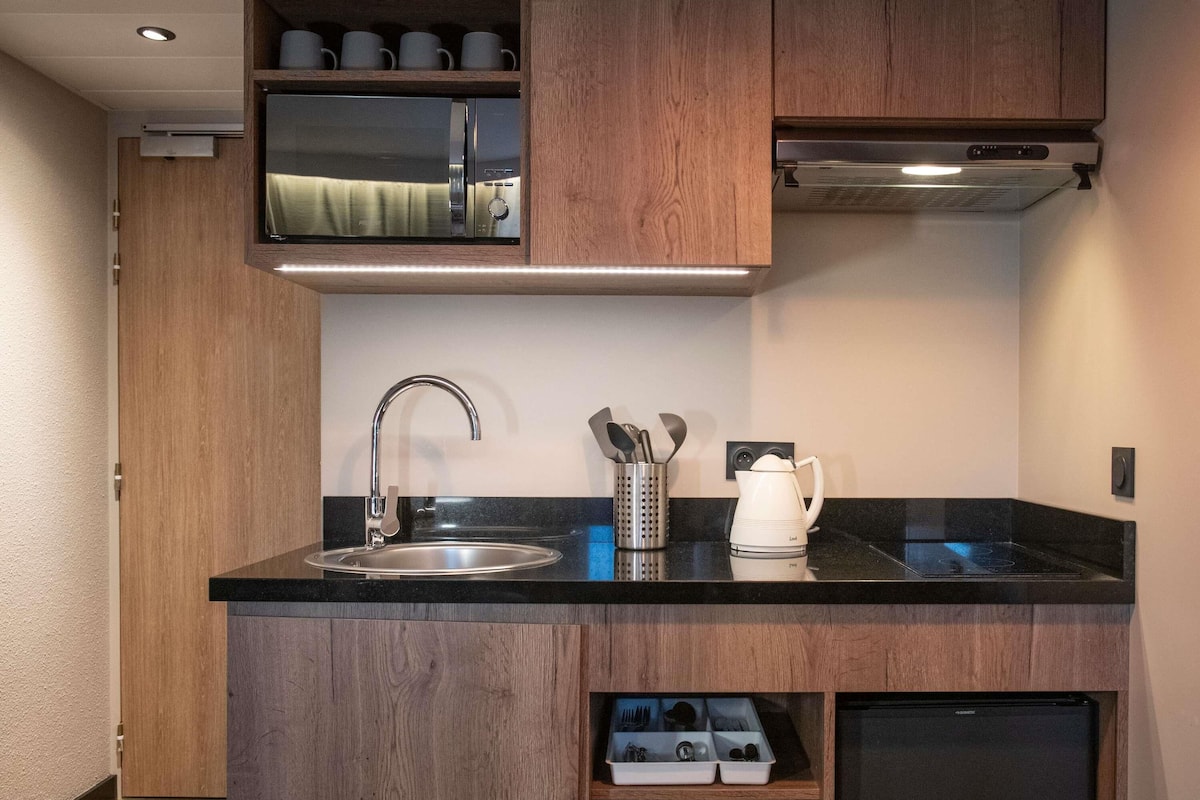 studio, 1 double bed, kitchenette | premium bedding, minibar, in-room safe, desk