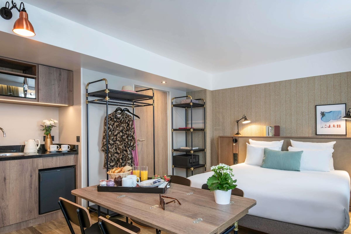 Premium bedding, minibar, in-room safe, desk