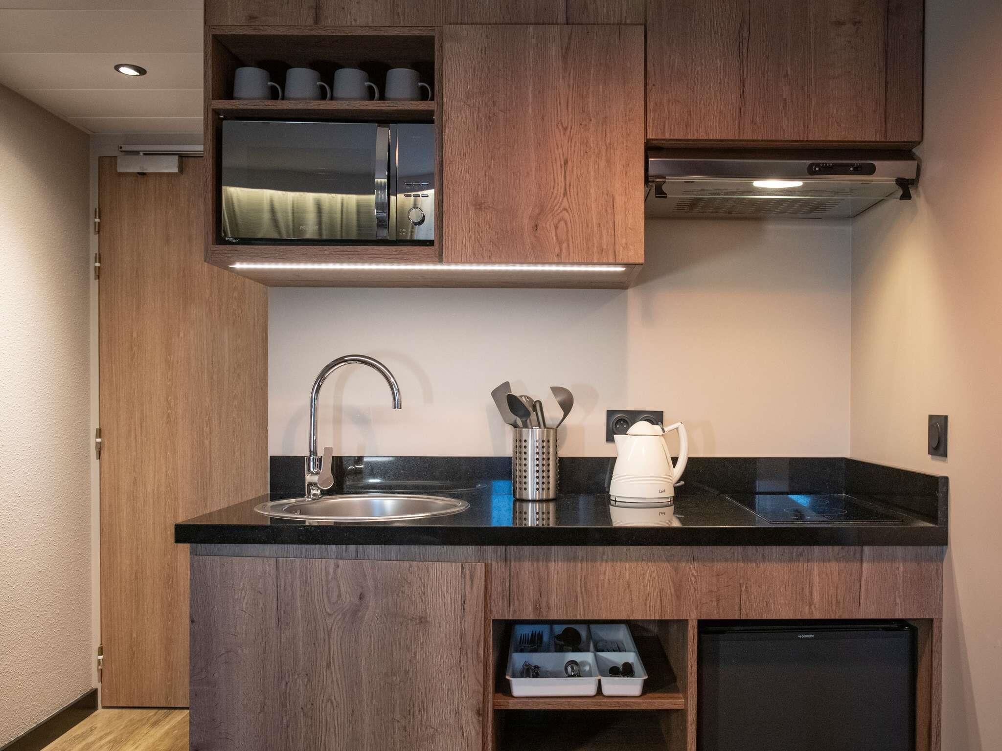 Estudio, 1 cama matrimonial, cocineta | Ropa de cama de alta calidad y minibar 