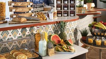 Tägliches Frühstücksbuffet (18 EUR pro Person)