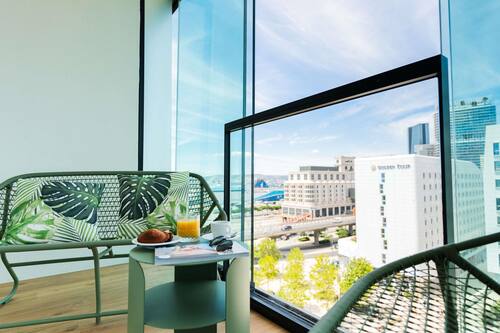 Suite Superior, letti multipli, balcone | Minibar, cassaforte in camera, una scrivania, postazione laptop