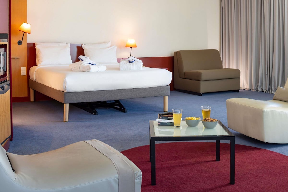 Executive Suite, Multiple Beds | Minibar, in-room safe, desk, laptop workspace